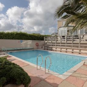 Nach der Wanderung im Pool entspannen...