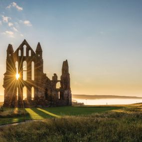 Abendstimmung an den Ruinen der Whitby Abbey